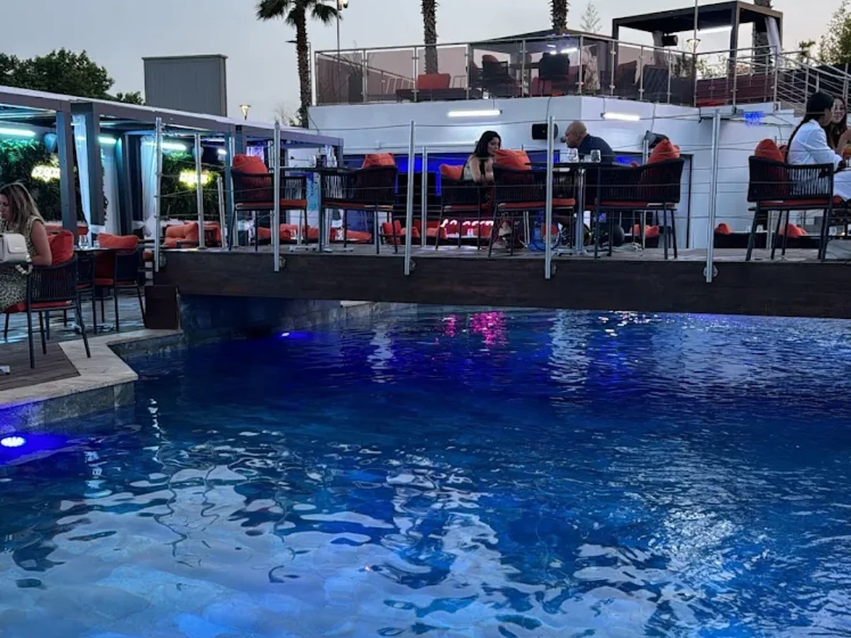 Terrasse et piscine du Gotta